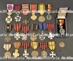 Lot de 20 medailles et ordres belges. Group of 20 Belgian medals and orders.