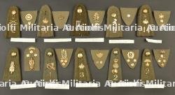 Dix paires d’insignes de col et de pattes d’epaule. Ten pairs of collar and shoulder insignia.
