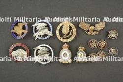 Lot d’insignes d’escadrilles de la Force aerienne belge. Group of Belgian Air Force squadron badges.