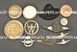Lot de brevets, d’insignes et de medailles de la Force aerienne belge apres 1951. Group of Belgian Air Force qualification badges, insignia and medals dating from after 1951.