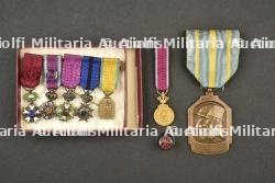 Miniatures de l’ordre de la Couronne, de l’ordre du Lion et medaille d’Afrique. Miniatures of the Order of the Crown, Order of the Lion and Africa Medal.