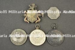 Plaques de la police et du procureur du Roi de Bruxelles. Brussels police and Crown Prosecutor’s Office badges.