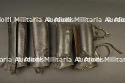 Lot de deux paires de housseaux de cavalerie francais, une sacoche et une paire d'éperons — photo 3