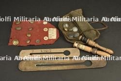 Lot d'objets de couture de poilu — miniature 1