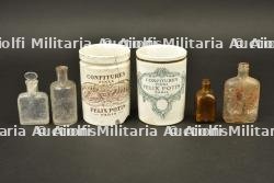 Ensemble de pots de confitures et mignonettes d'alcool de Poilu — miniature 1