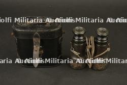 Ensemble d'objets d'officier, guides, jumelles, boussole et lampe — photo 3