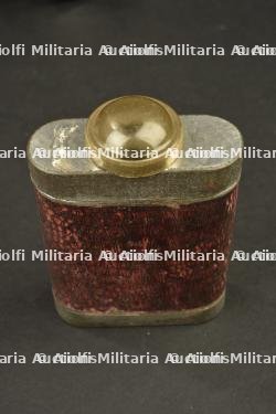 Ensemble d'objets d'officier, guides, jumelles, boussole et lampe — photo 5