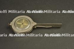 Ensemble d'objets d'officier, guides, jumelles, boussole et lampe — photo 6