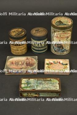Cinq boîtes en tole sérigraphiée et une carton de chocolat, biscuits et petit déjeuner période 1ere guerre