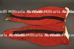 Lot de deux pantalons culottes d'officier d'infanterie dont un nominatif De Touzalin
