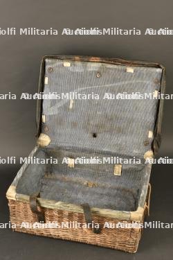 Lot de trois cantines d'officier et un panier médical — miniature 2