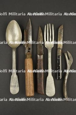 Ensemble de couverts, couteaux et ouvre boîte de poilu