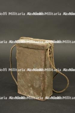 Boite de masque anti gaz M2 peinte en kaki