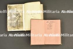 Lot de deux bibles de soldats canadiens et flasque de whisky — miniature 3