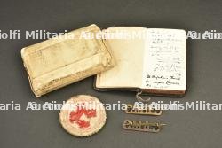 Insigne de bras, pansement, titres d'épaule CAMC et bible d'un infirmier canadien — photo 3