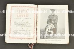Boîte en tole du CEF, Pay Book, titres d'épaule, boutons, miroir, huilier Enfield, calendrier 1915 d'un soldat du 10th Battalion CEF — miniature 2