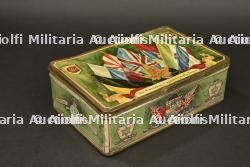 Boîte en tole du CEF, Pay Book, titres d'épaule, boutons, miroir, huilier Enfield, calendrier 1915 d'un soldat du 10th Battalion CEF — photo 5