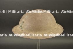Casque MkI avec insignes métalliques d'un artilleur canadien — miniature 8