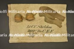 Paillasse du Lieutenant C.C Sheldon du 38th Battalion CEF, cagoule en laine et bandes molletières — photo 1