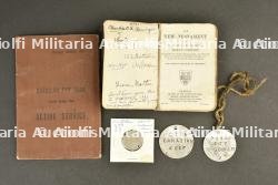 Lot de disques d'identités, pay book et bible de soldats canadiens de la 1ère guerre — photo 1