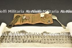 Trousse de couture canadienne, patience d'un soldat du 130th Battalion et photo panoramique de la A Coy du 81st Battalion — photo 1