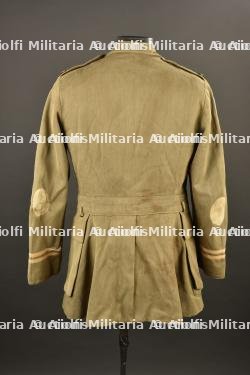 Tunique du Captain P. B. Johnson montée avec insignes du 1st Canadian Mounted Rifles — miniature 15