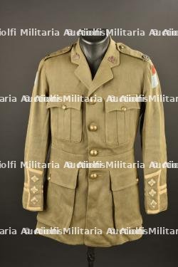 Tunique du Captain P. B. Johnson montée avec insignes du 1st Canadian Mounted Rifles — miniature 16