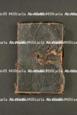 Bible avec impact ayant appartenu au Lieutenant W. Douglas Aird, Machine Gun Corps, 44th Battalion CEF tombé à Passchendaele — photo 1