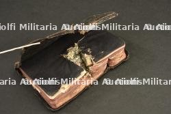 Bible avec impact ayant appartenu au Lieutenant W. Douglas Aird, Machine Gun Corps, 44th Battalion CEF tombé à Passchendaele — miniature 5