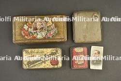 Etui à cigarettes avec badge des Canadian Engineers, boîte de cigarettes et allumettes patriotique et 2 boîtes de confiseries
