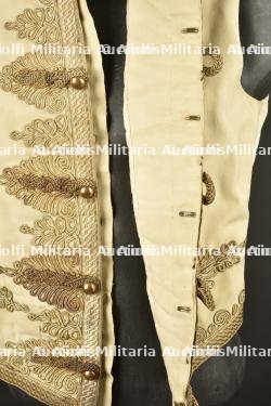 Ensemble gilet et habit de mess d'un Lieutenant Colonel attribué à l'armée indienne — miniature 2