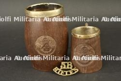 Gobelets en bois gravés et shoulder title du 58th Vaughan's Rifles Frontier Force, cuillères et couteau de l'armée des Indes — miniature 4
