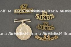 Lot d'insignes et médaille des Sikhs de l'armée des Indes — miniature 1