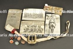 Lot d'épaulettes, dragonne, boucle, cocardes et divers de soldats allemands