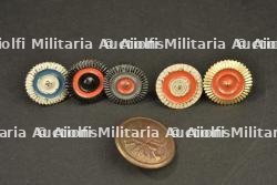 Lot d'épaulettes, dragonne, boucle, cocardes et divers de soldats allemands — miniature 2