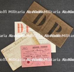 LOT DÉFENSE PASSIVE AVEC UN BRASSARD ET CARTES DIVERSES