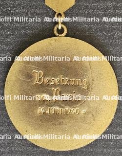LOT D’UNE MÉDAILLE EN PORTE-CLÉ ET D’UN PORTE BONHEUR, SOUVENIRS DE PARIS OCCUPÉ — photo 4
