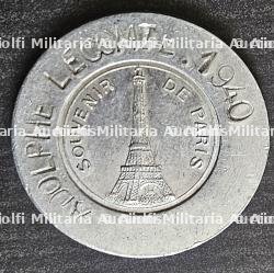 LOT D’UNE MÉDAILLE EN PORTE-CLÉ ET D’UN PORTE BONHEUR, SOUVENIRS DE PARIS OCCUPÉ — photo 6