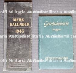 LOT DE DEUX PUBLICATIONS ALLEMANDES. AGENDA PETER KAISER 1943 ET COUVERTURE DE CARTE DES BOISSONS D’UN MESS D’OFFICIER