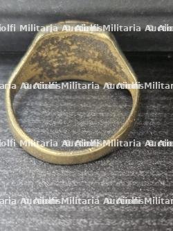 LOT D’UNE MÉDAILLE EN PORTE-CLÉ ET D'UNE BAGUE, SOUVENIRS DE PARIS OCCUPÉ — photo 4
