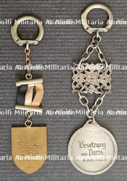 LOT DE DEUX MÉDAILLES SOUVENIRS EN PORTE-CLÉ DE LA PRISE DE PARIS PAR LES TROUPES ALLEMANDES. — miniature 2