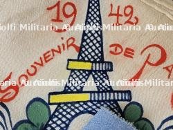 LOT DE DEUX MOUCHOIRS EN SOIE SOUVENIRS DE PARIS 1942 — miniature 4