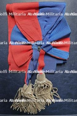 LOT DE DEUX INSIGNES DE FONCTION DU CONSEIL DÉPARTEMENTAL DE LA SEINE ET DE MEMBRE DU CONSEIL MUNICIPAL DE PARIS AVEC LEURS ÉCHARPES DE FONCTION CORRESPONDANTES. VERS 1940-1942. — photo 9