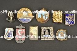 Lot de 10 insignes marine