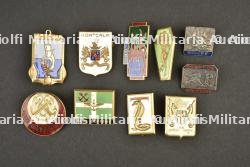 Lot de 10 insignes marine