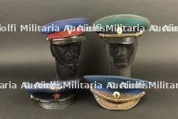 Lot comprenant 4 casquettes