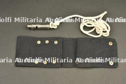 Brassard et sifflet MP. — miniature 3