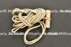 Cordelette de raccord pour le canot de sauvetage.