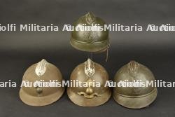 Ensemble de casques Adrian. Set of Adrian helmets.