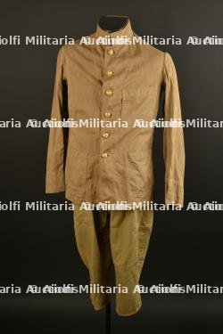 Ensemble colonial. Colonial uniform set.